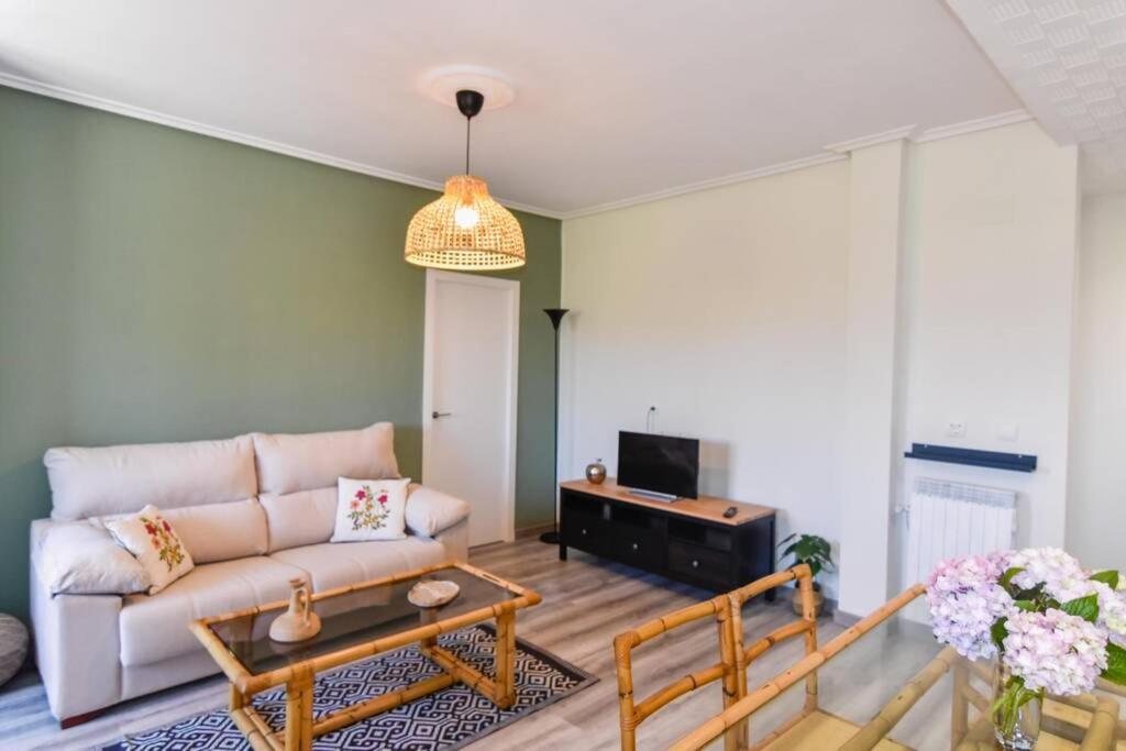 ¡nuevo! Casa Reformada Con Parcela En *