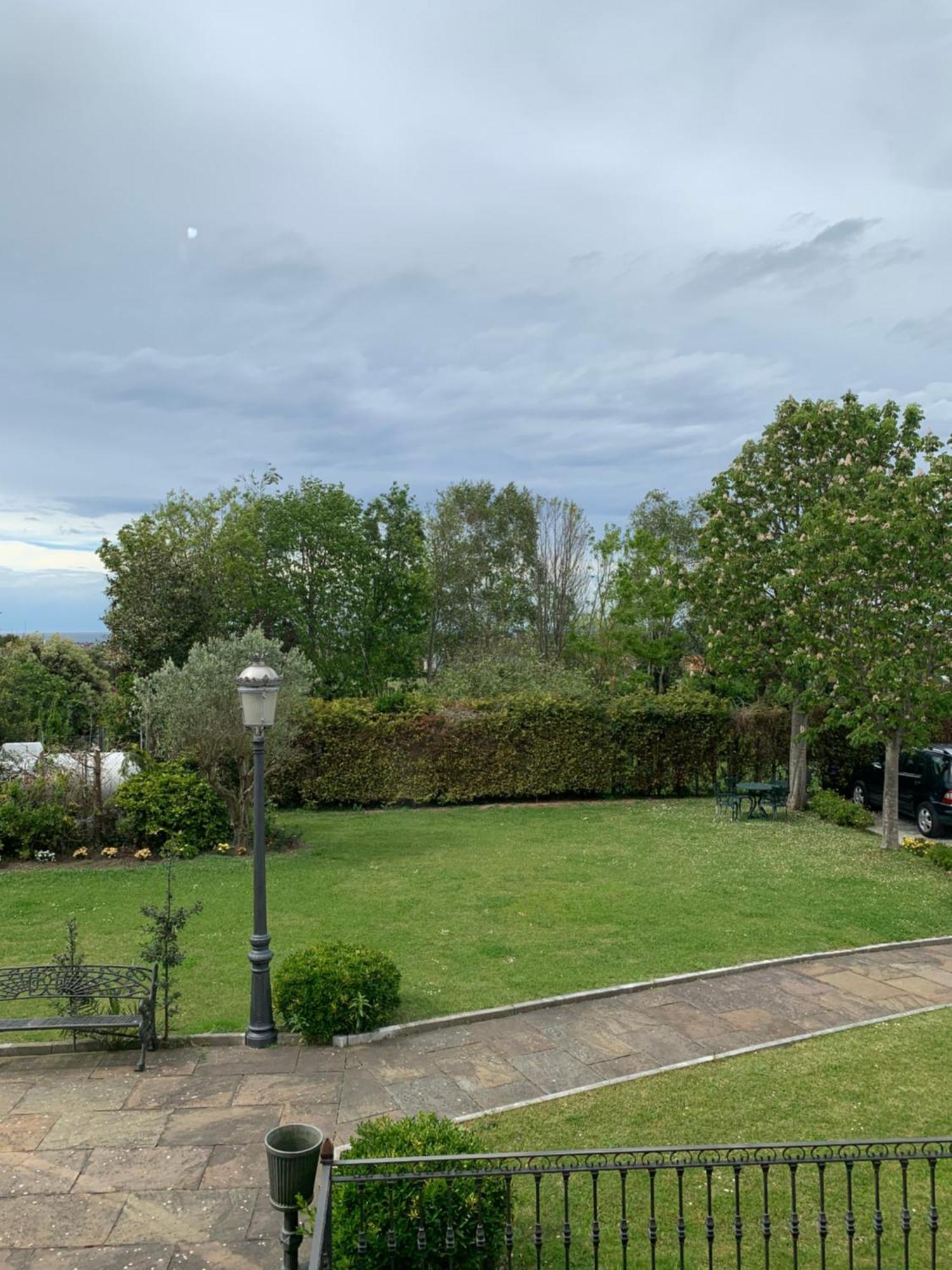 El Jardin De Angela Pensión 3*