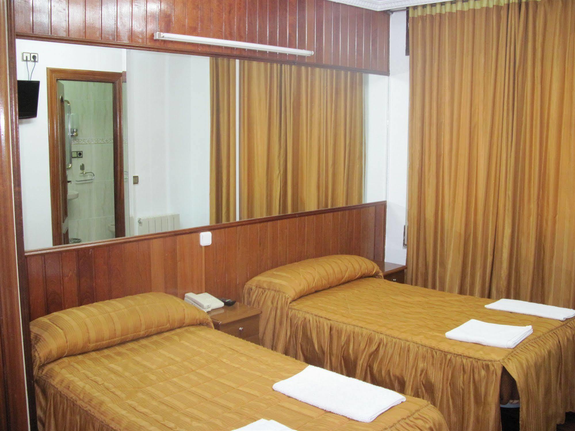 Antoyana Hotel *