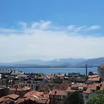 Céntrico piso reformado con vistas a la Bahía