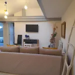 Apartamento De Diseno. Moderno Y Acogedor. 2