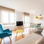 Warm And Inviting, Central Location By Urbanhosting
