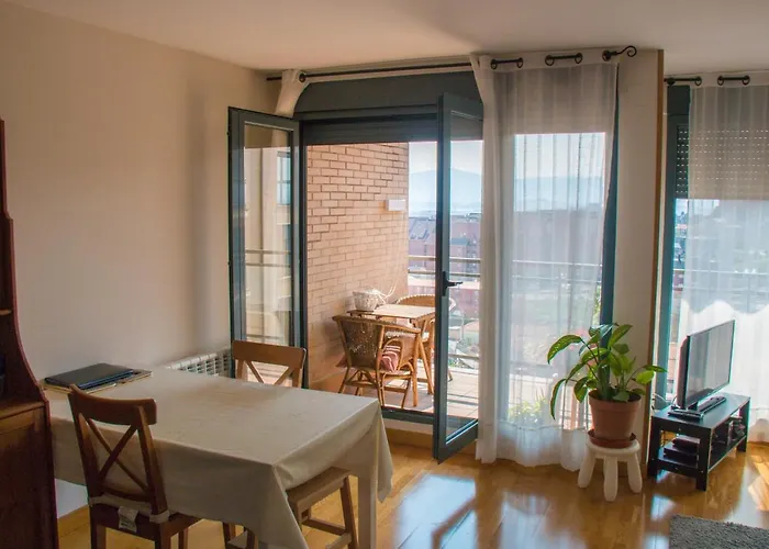 Piso con vistas en urbanización con piscina