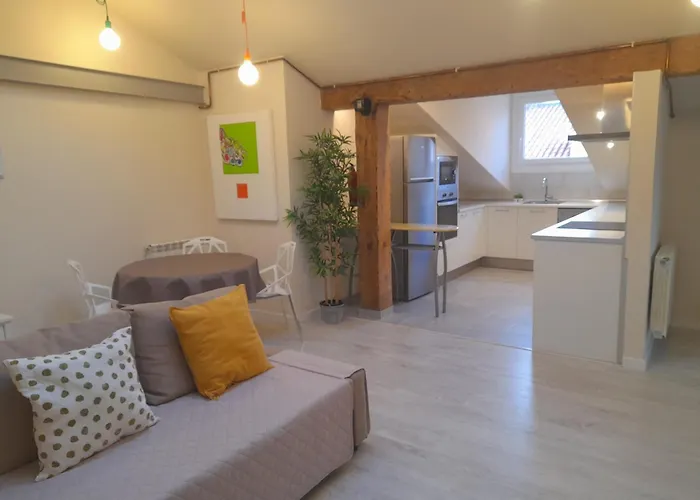 Apartamento De Diseno. Moderno Y Acogedor. 2