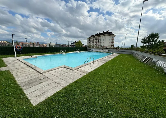 Piscina Y Garaje En Valdenoja