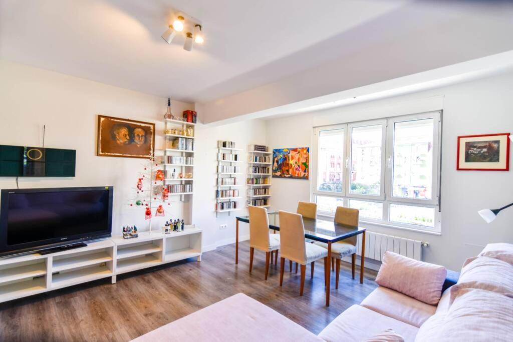 Apartamento Cómodo Apartamento En Puertochico, Cerca De Todo.