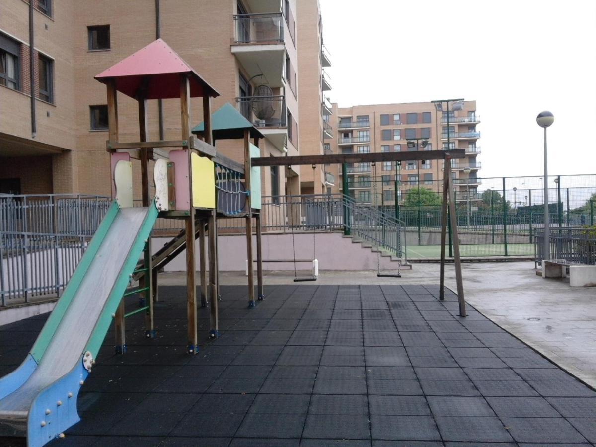 Apartamento Piso con vistas en urbanización con piscina *