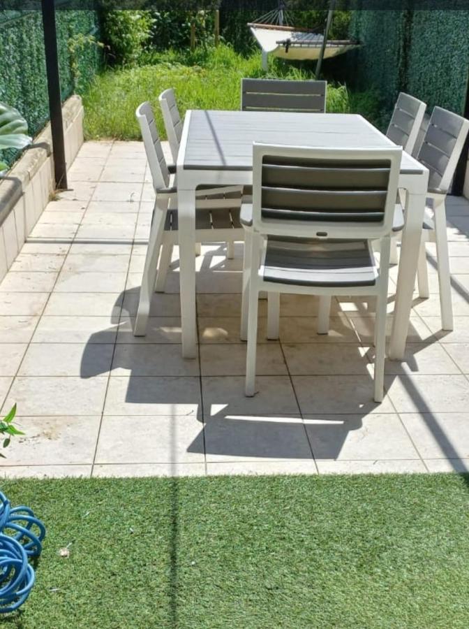 Apartamento Bajo Con Jardín En Exclusiva Urbanización Cerca De Playa Santander