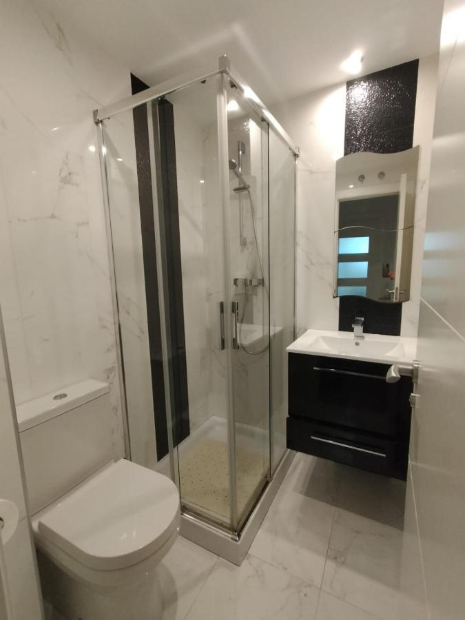 Apartamento Bajo Con Jardín En Exclusiva Urbanización Cerca De Playa