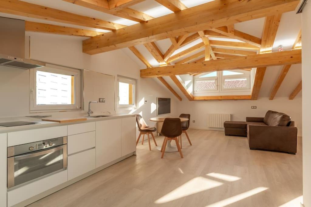 Apto. - Newly Refurbished! * Santander