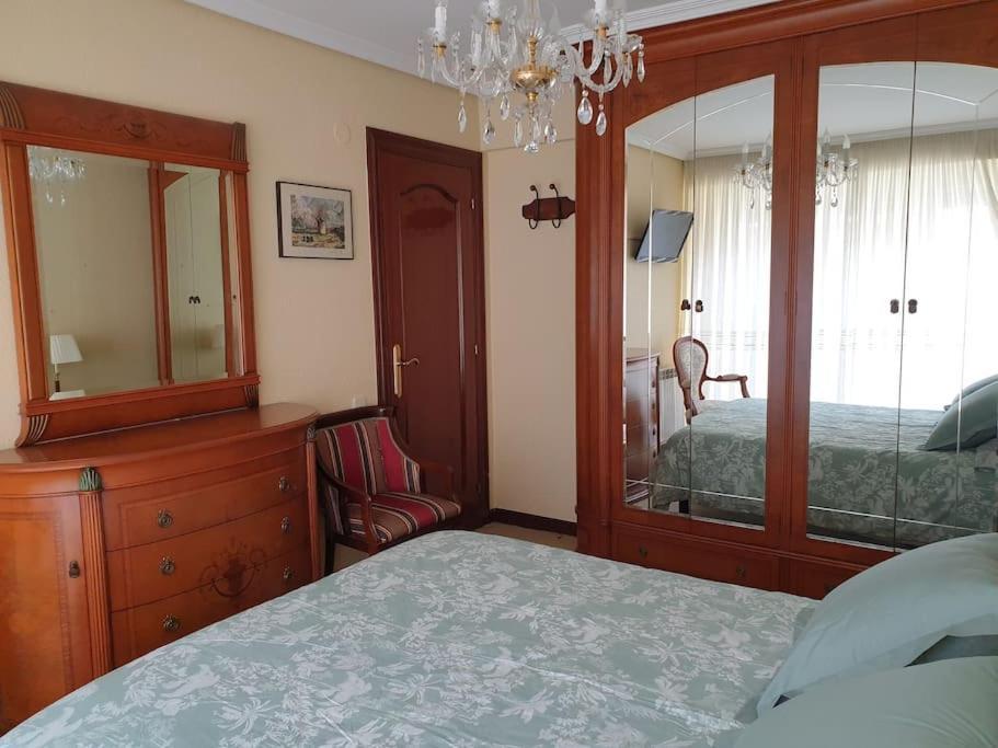 Apartamento Con Garaje. Luminoso Y Confortable *