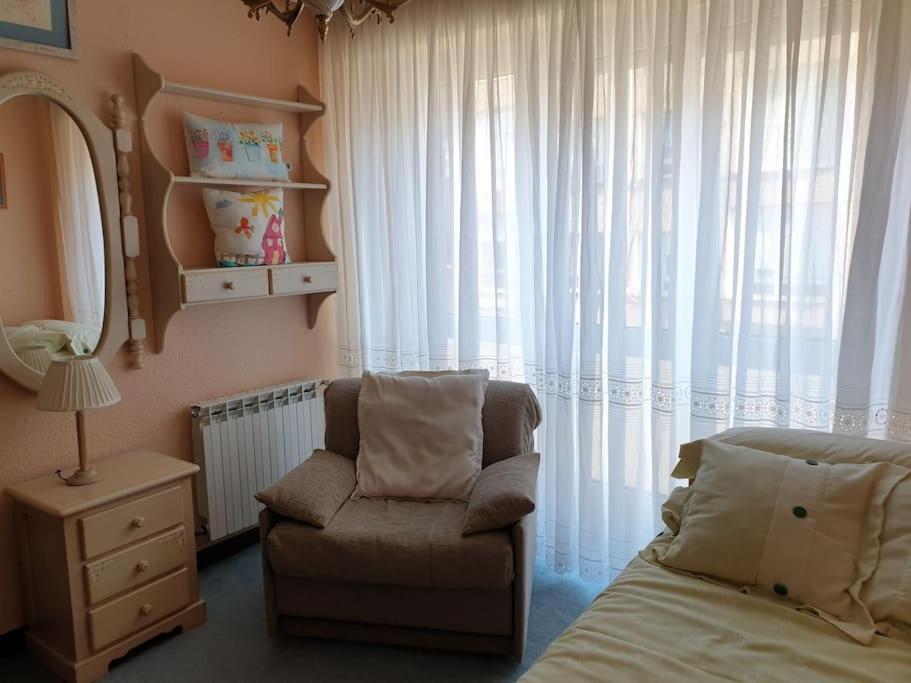 Apartamento Con Garaje. Luminoso Y Confortable *