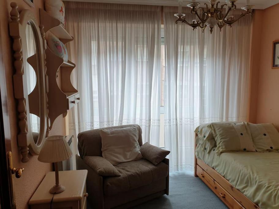 Apartamento Con Garaje. Luminoso Y Confortable *