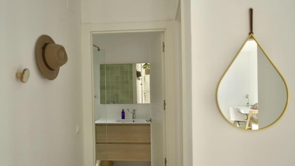 Moderno Y Luminoso En El Centro De Apartamento