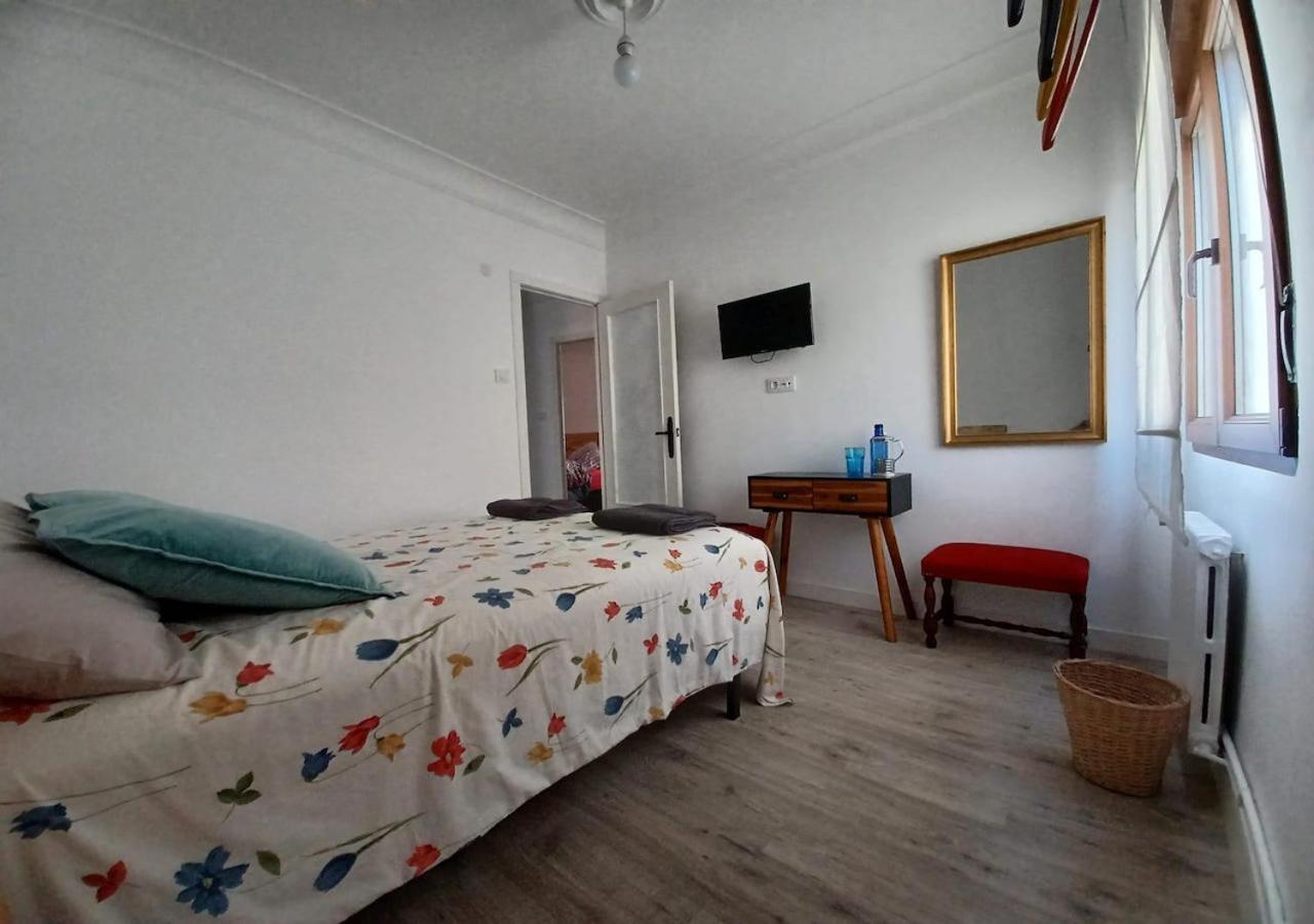 Homestay En El Atico De Tona Mirando A La Bahia De Santander