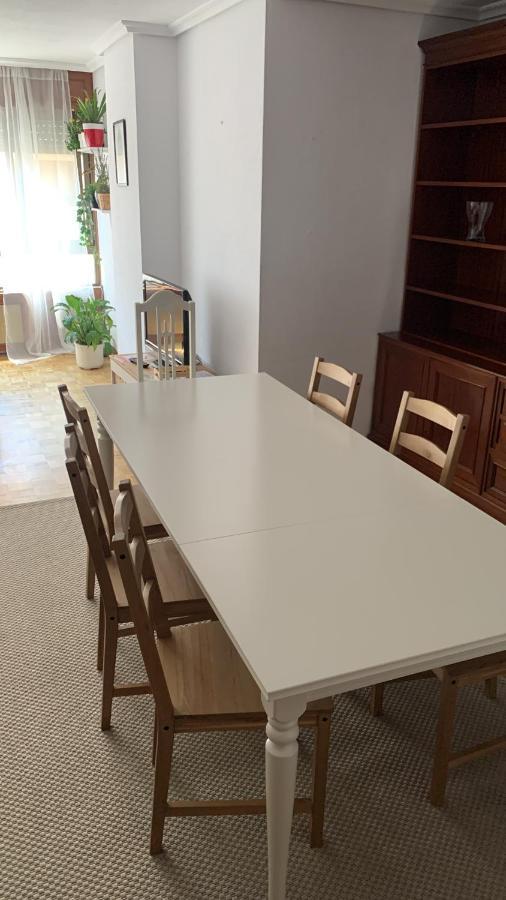 Alojamiento Familiar - Garaje Opcional Apartment