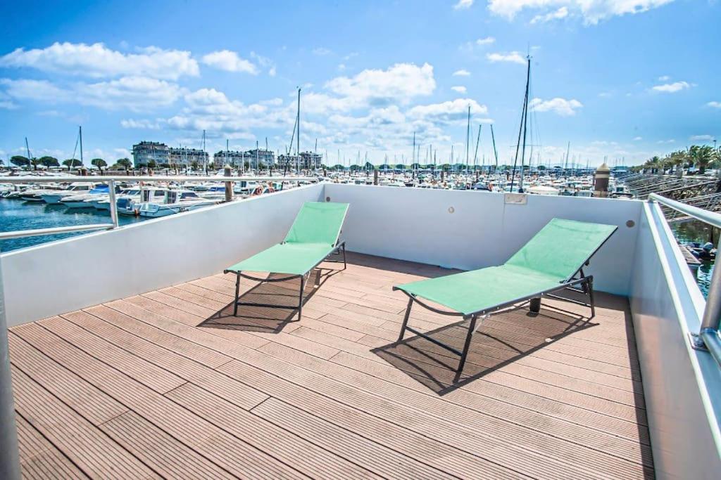 Hotel en barco Flotante Unico C15a01 *