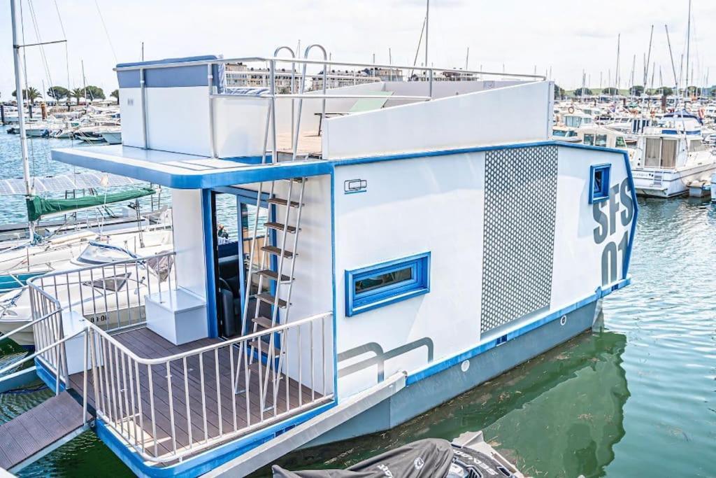 Flotante Unico C15a01 Hotel en barco Santander