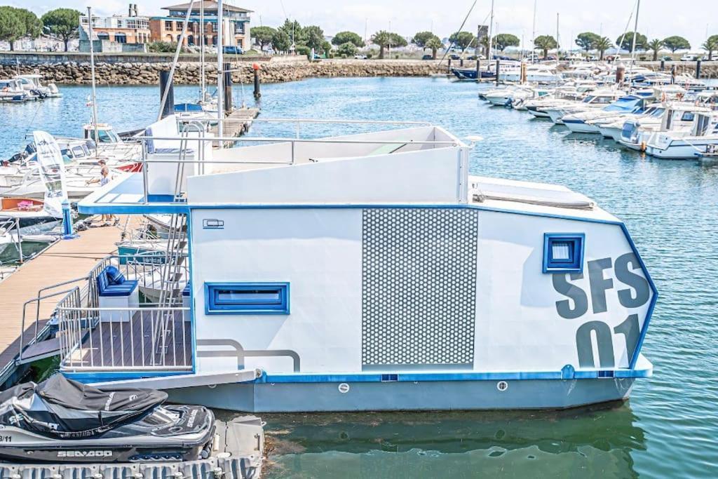 Hotel en barco Flotante Unico C15a01