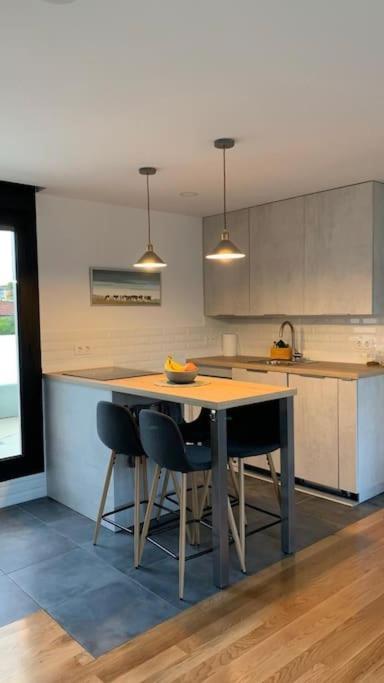 Apartamento Luminoso Atico Con Terrazas Y Garaje En Sardinero *