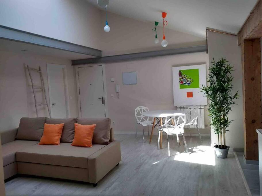 De Diseno. Moderno Y Acogedor. 2 *