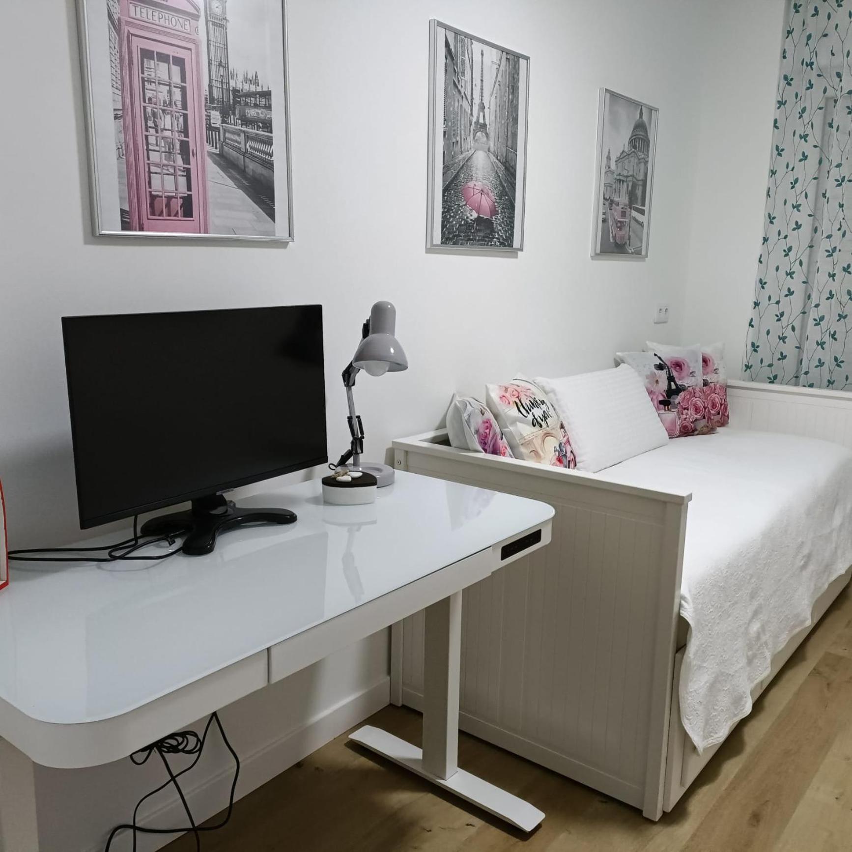 Apartamento Bahia Ferry - Parking Y Desayuno Con Productos Tipicos Incluidos Santander
