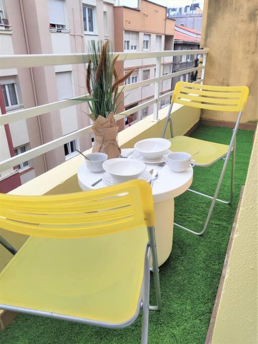 Apartamento Reformado Y Centrico Piso Con Balcon. Office Santander