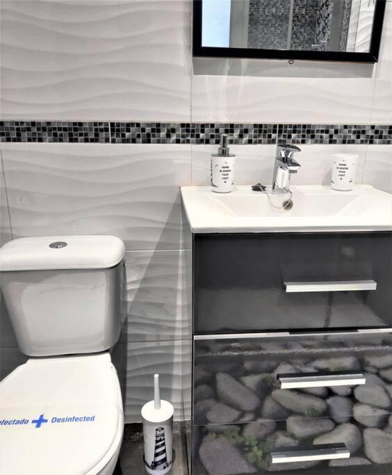 Apartamento Reformado Y Centrico Piso Con Balcon. Office Santander