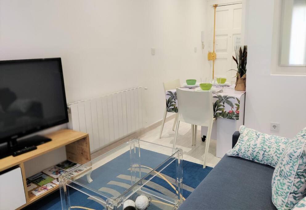 Apartamento Reformado Y Centrico Piso Con Balcon. Office Santander