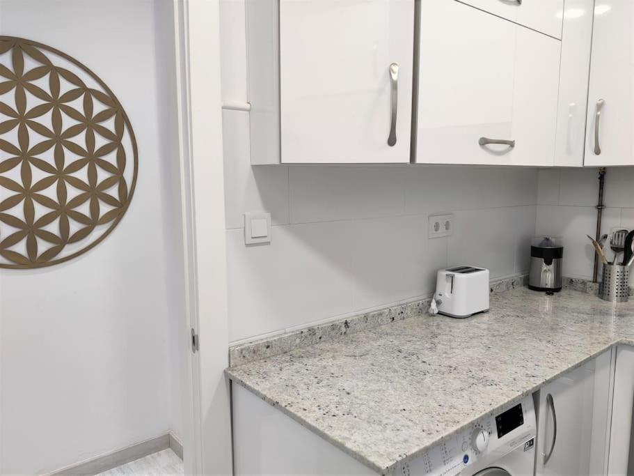 Apartamento Reformado Y Centrico Piso Con Balcon. Office *