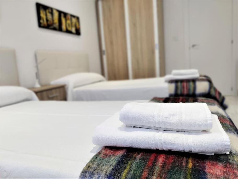 Apartamento Reformado Y Centrico Piso Con Balcon. Office Santander