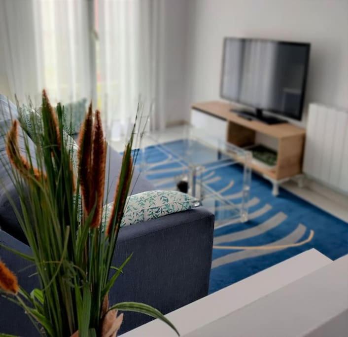 Apartamento Reformado Y Centrico Piso Con Balcon. Office