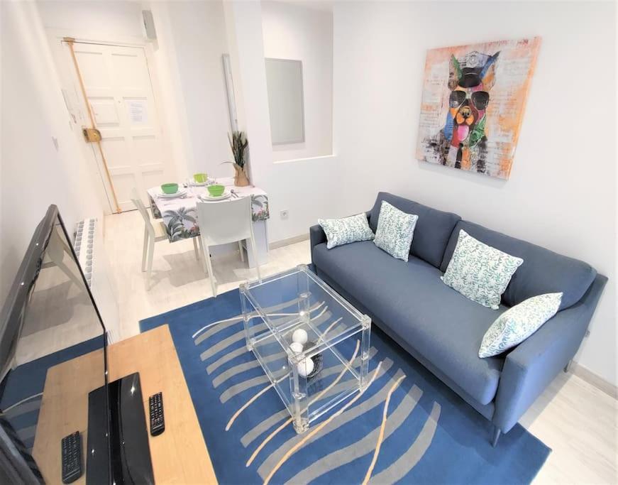 Reformado Y Centrico Piso Con Balcon. Office Apartamento *