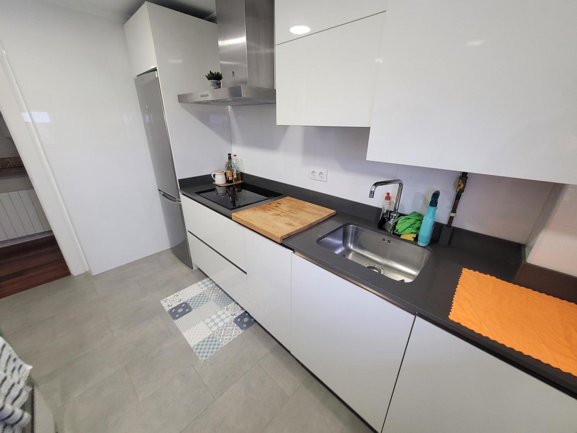 Piscina Y Garaje En Valdenoja Apartamento