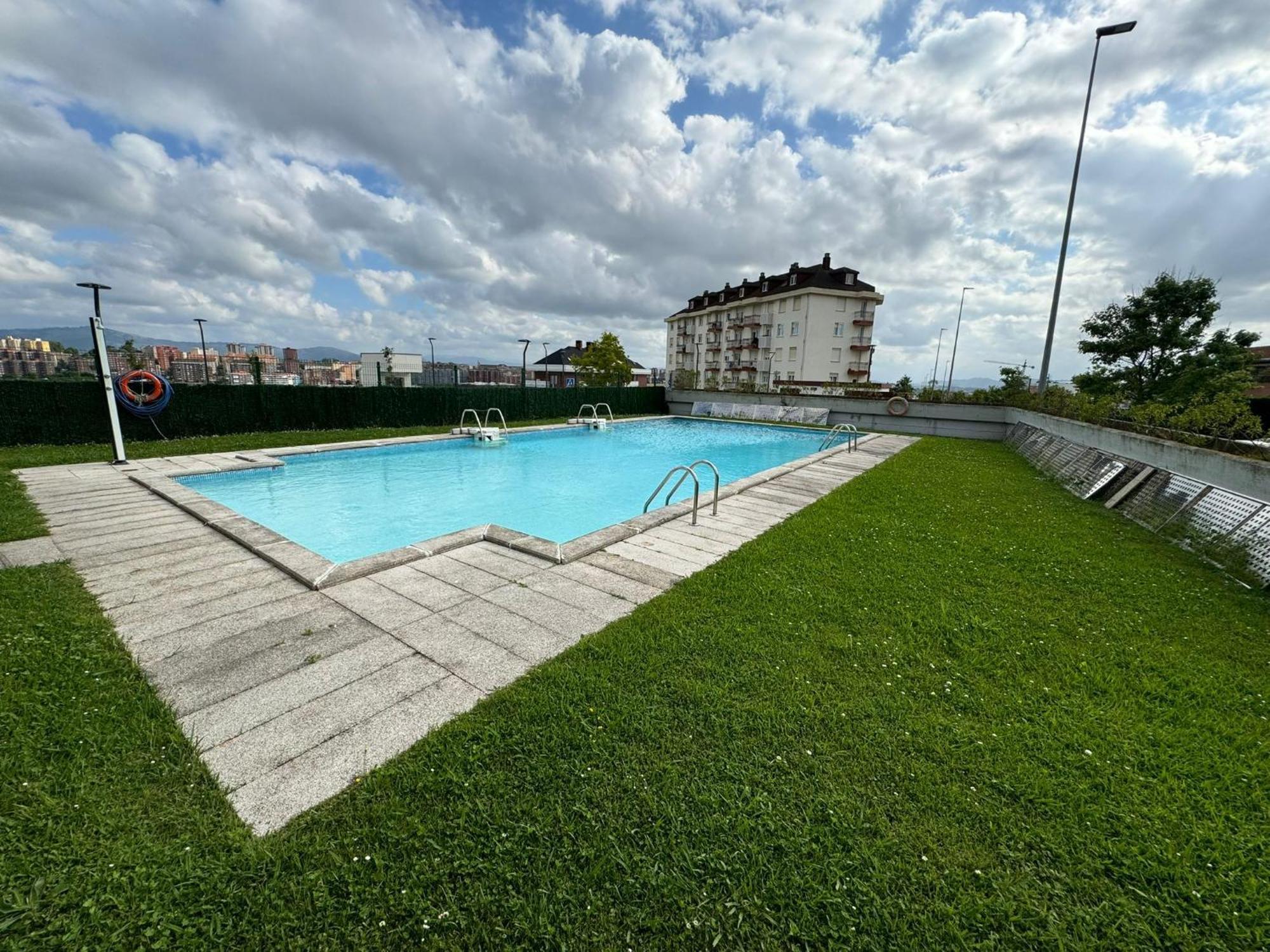 Apartamento Piscina Y Garaje En Valdenoja *