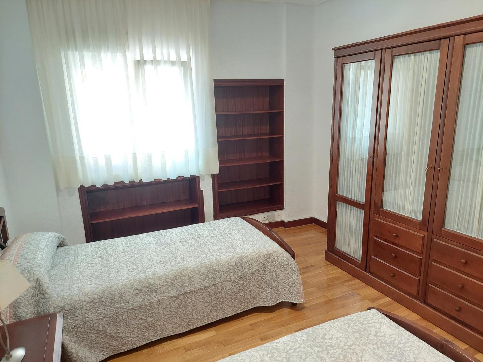 Apartamento Centro De Piso Entero 3 C Tantin Santander