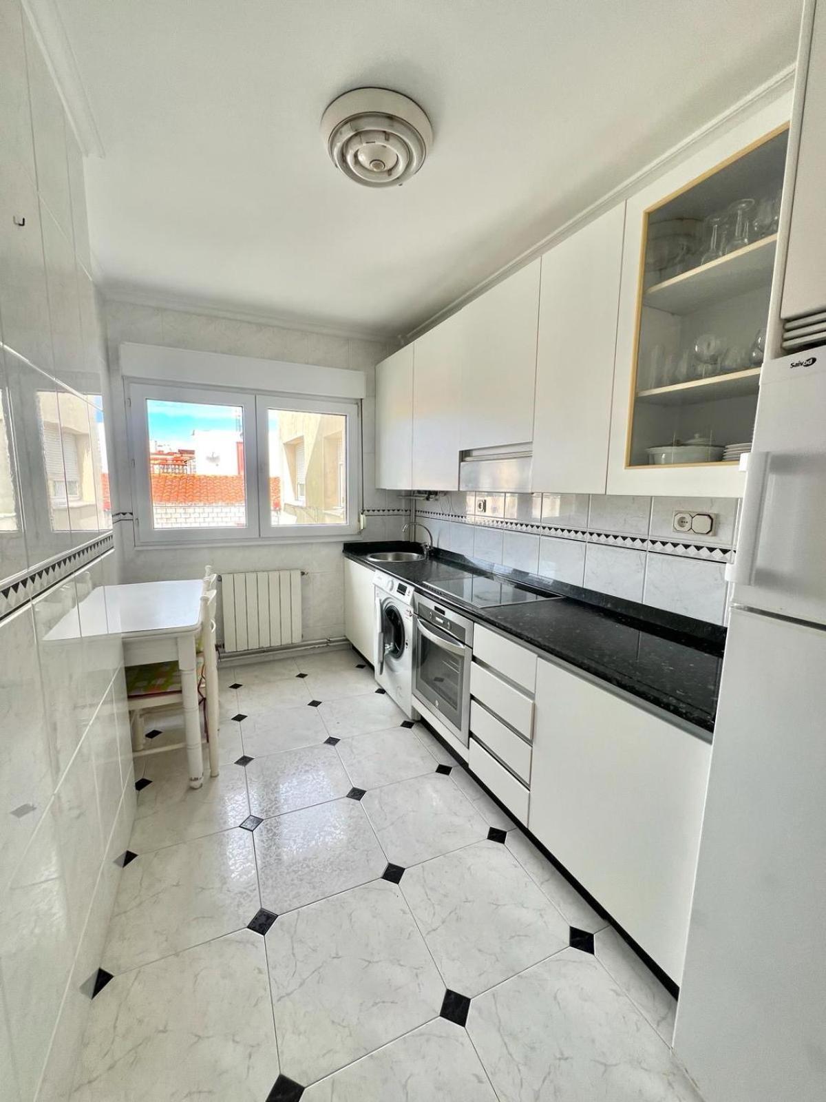 Apartamento Alquiler De Atico En Barrio Pesquero Santander