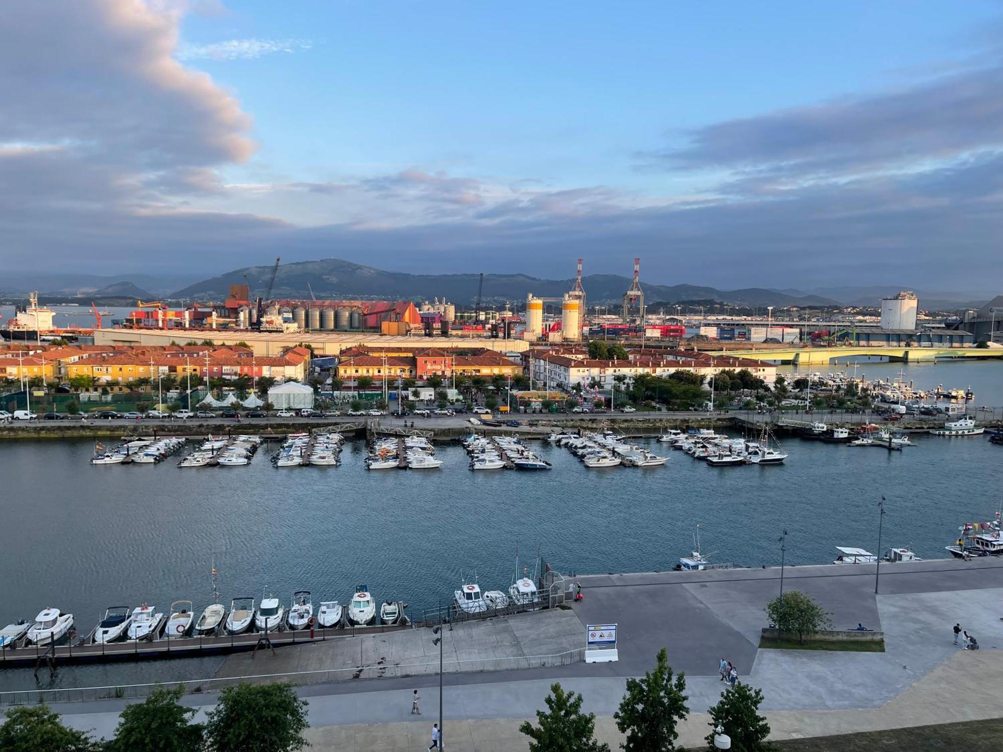 Apartamento Alquiler De Atico En Barrio Pesquero Santander