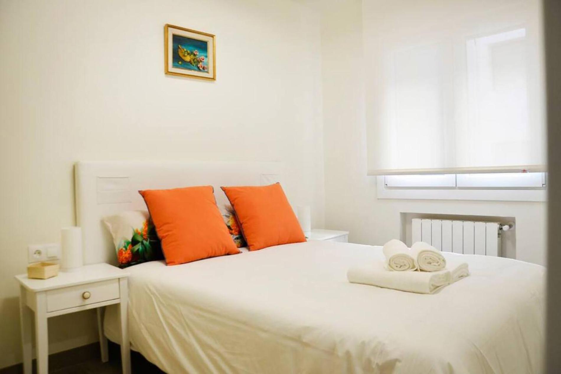 Nuevo De 3 En Calle Alta Apartamento