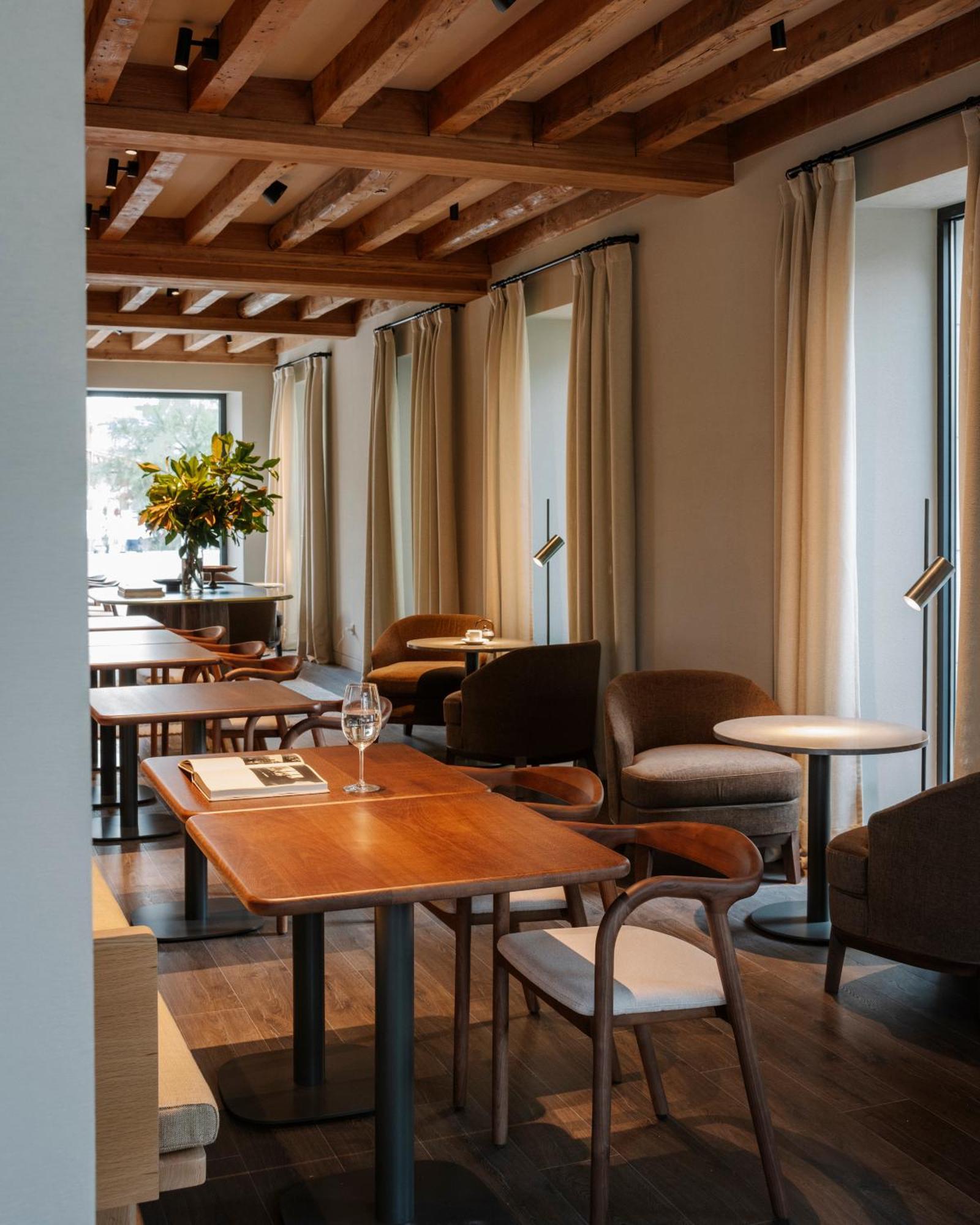 Rhin Garden Hotel 4*