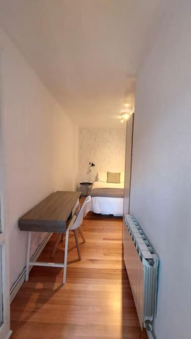 En Apartment *