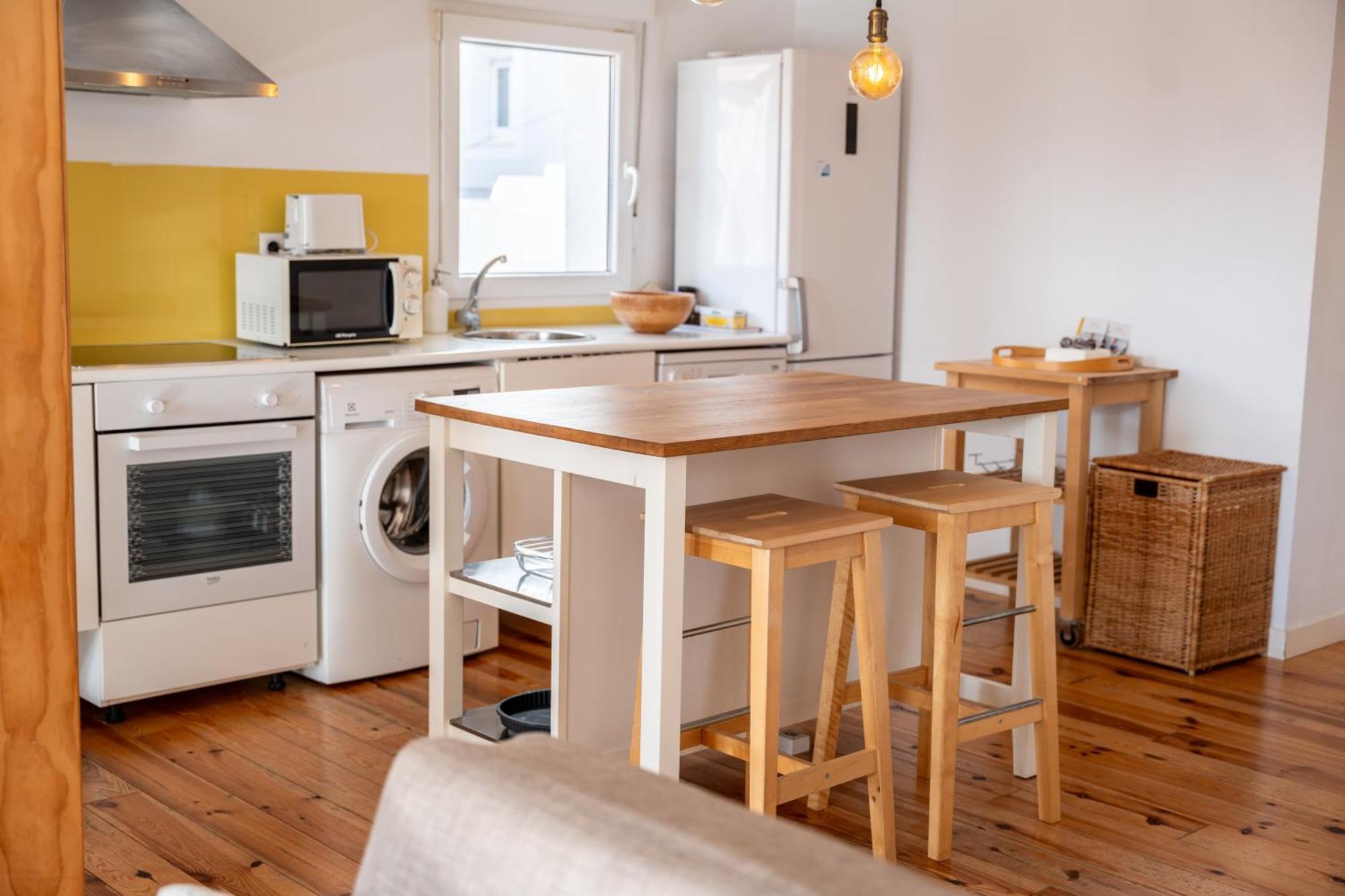 Warm And Inviting, Location By Urbanhosting *