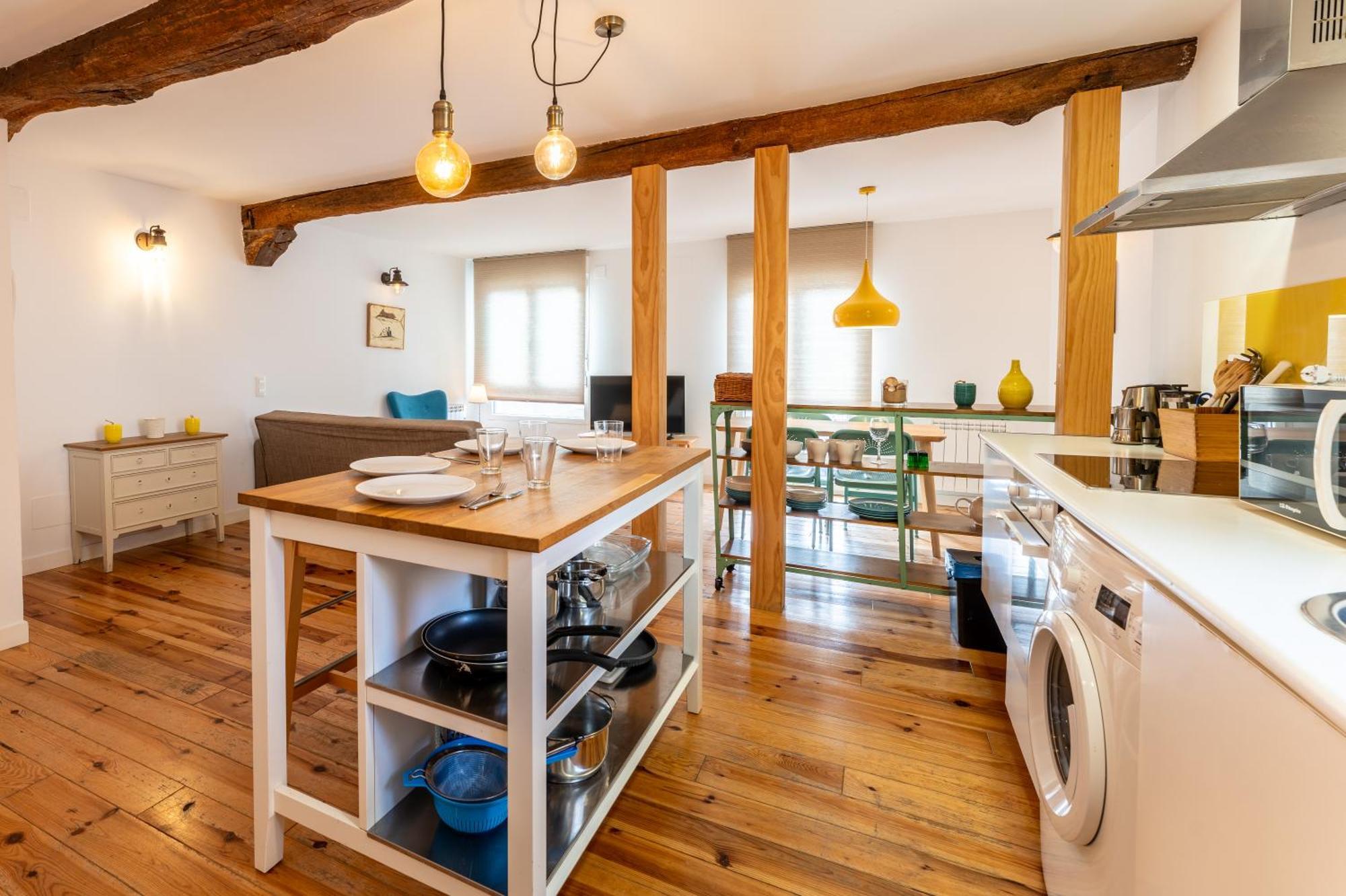 Warm And Inviting, Location By Urbanhosting * Santander