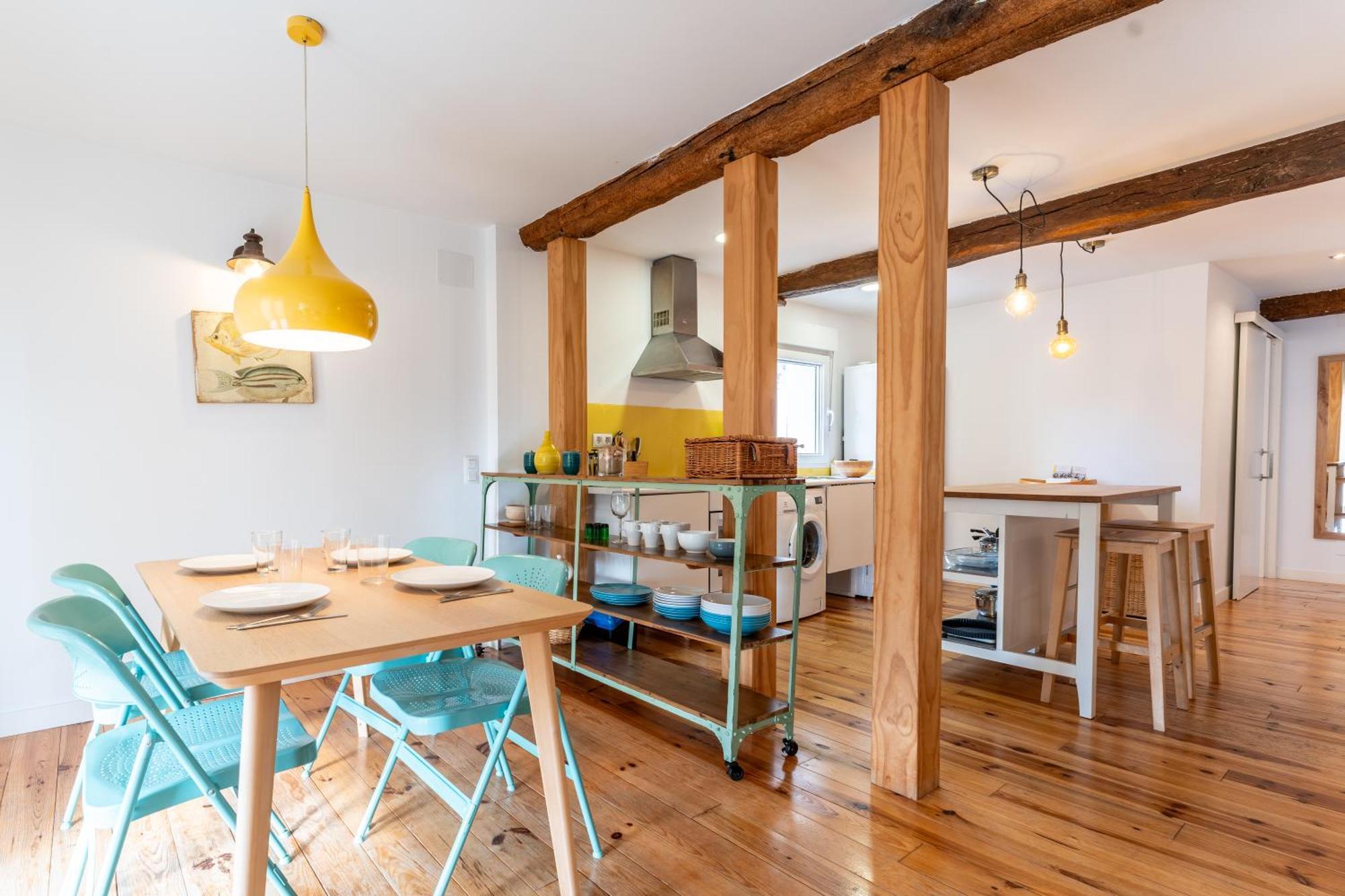 Apartment Warm And Inviting, Location By Urbanhosting *