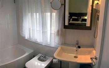 Guest house Cabo Mayor 2*