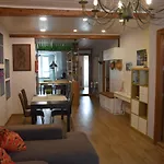 Piso en Calle Peatonal con Garaje Privado