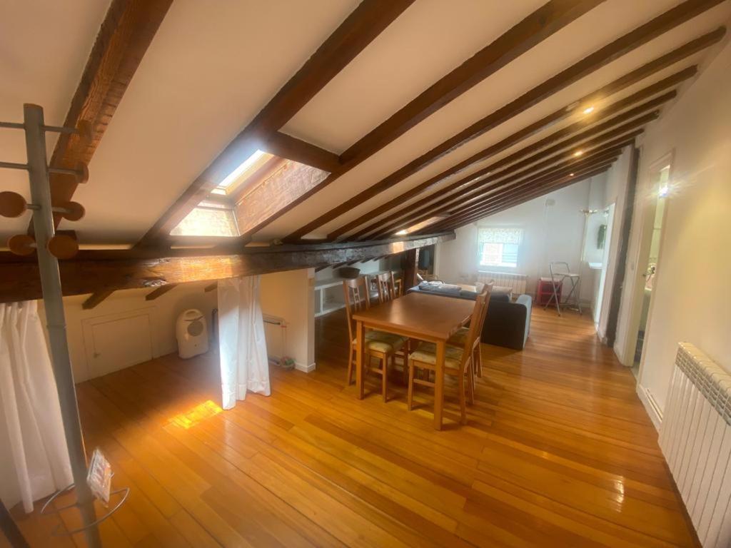 Hostal Buhardilla En El Centro De Santander