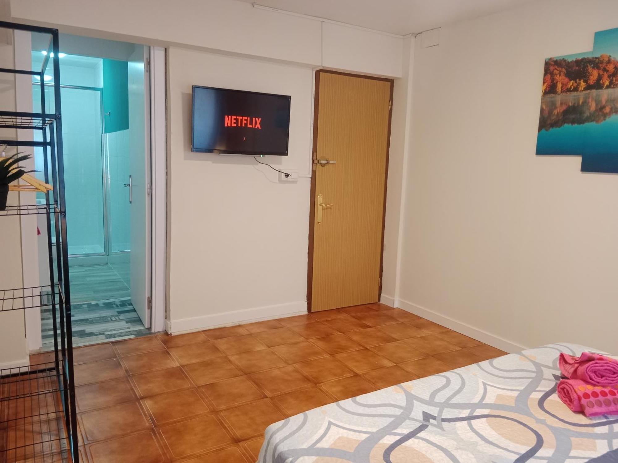 Amroom - *