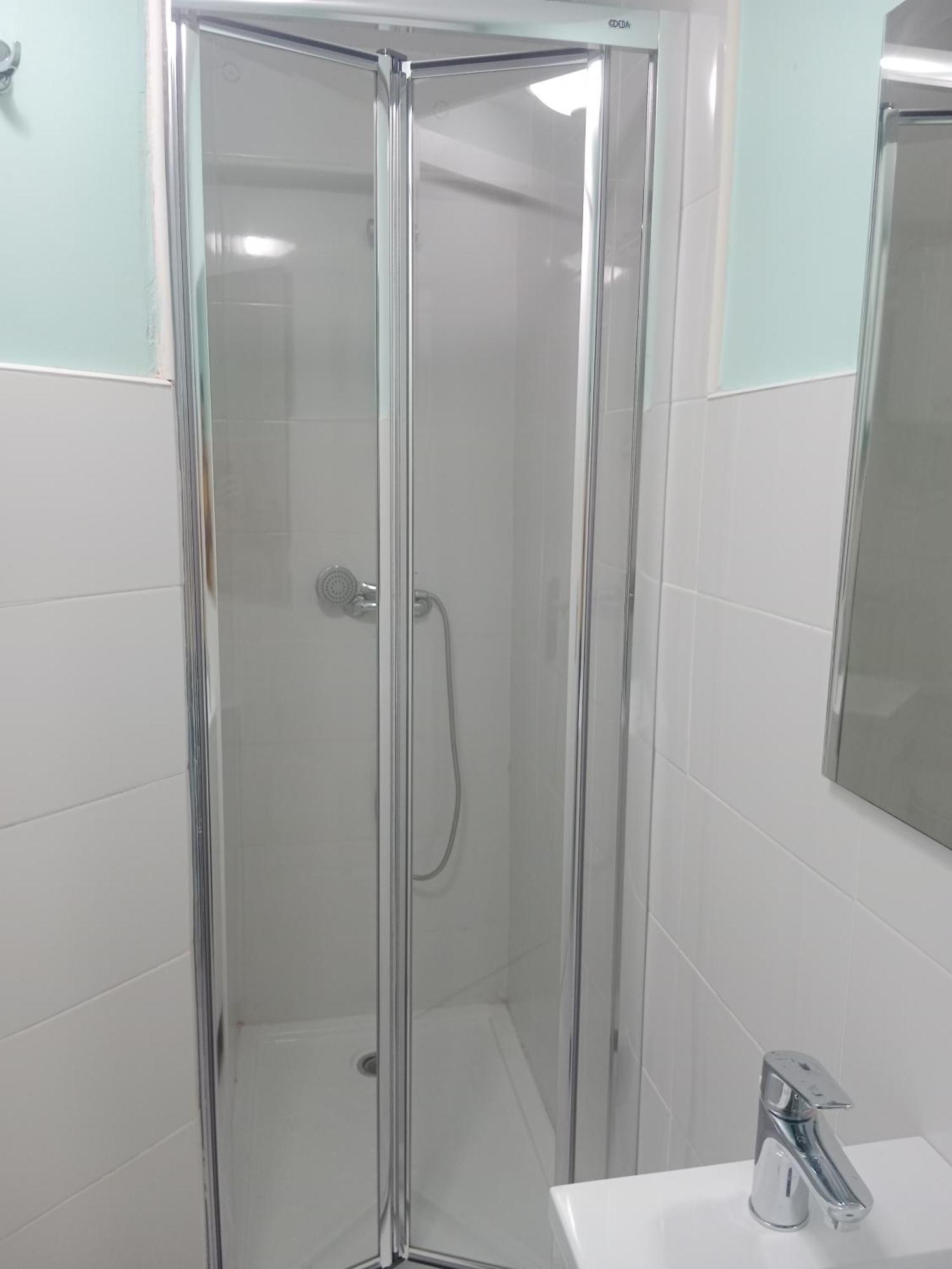 Amroom - *