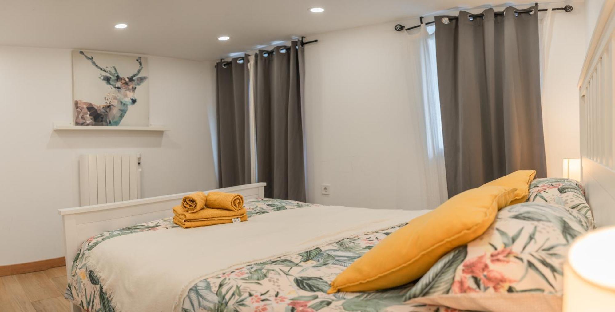 Aptos Cama Del Rey 2 *